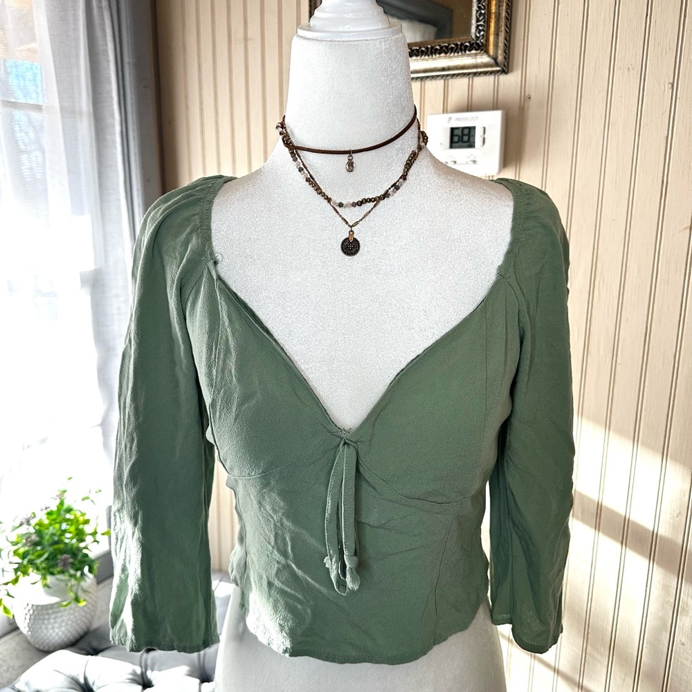 Kendall & Kylie Sage Green Tie Front Top Women’s Medium Smocked Back Boho Crop